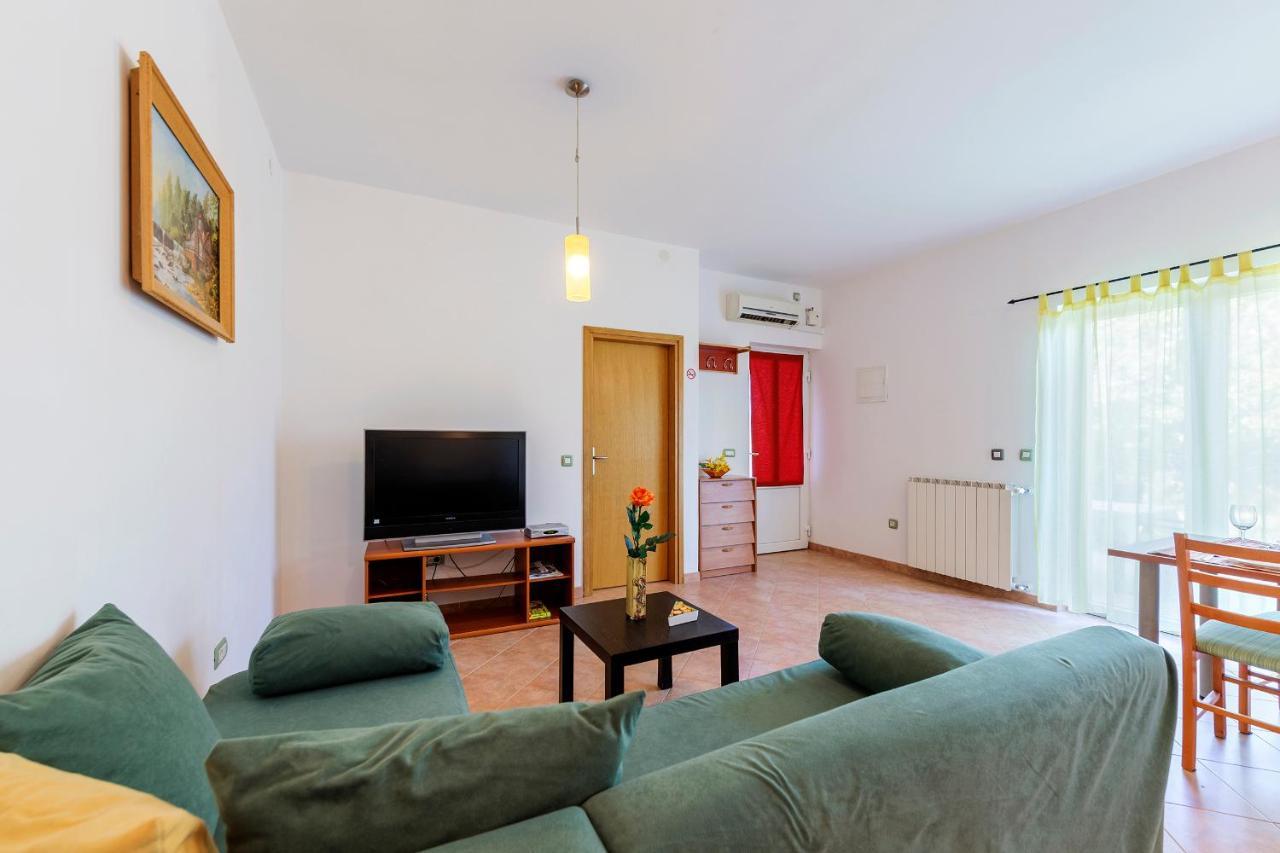 Pino Apartment Pula